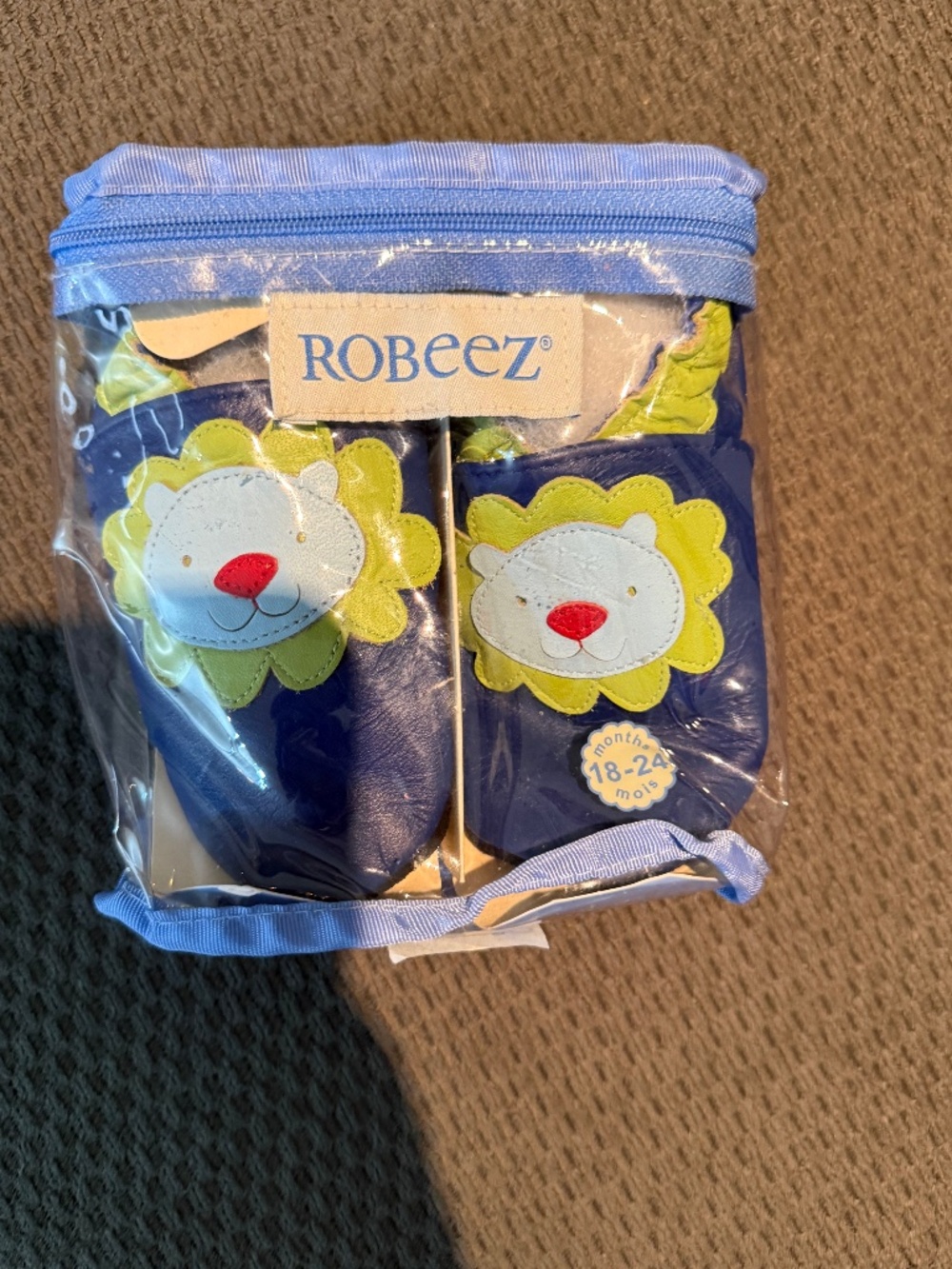 Robeez Slippers 18-24 months Lion **new**